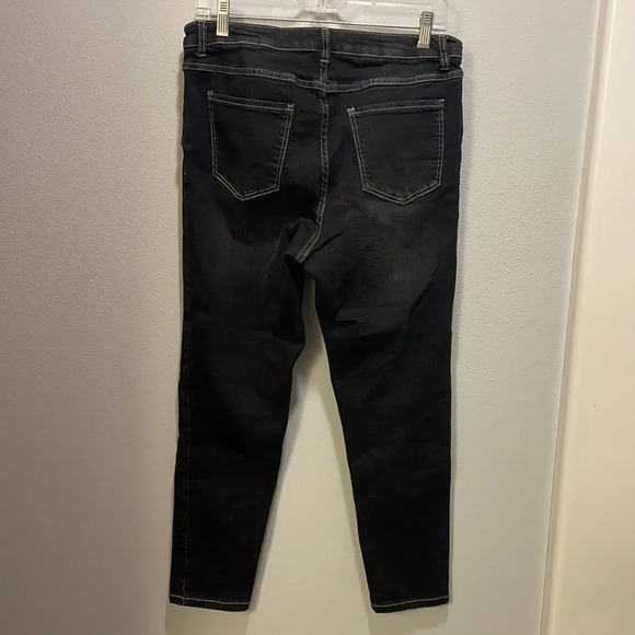 universal Standard woman’s black jeans - Picture 8 of 9